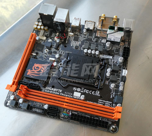 Gigabyte B150N Phoenix: Mini-ITX-Mainboard abgelichtet