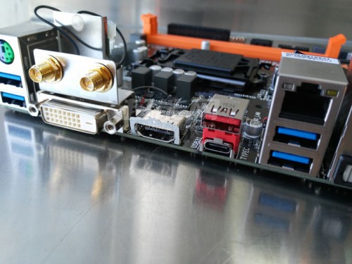 Gigabyte B150N Phoenix: Mini-ITX-Mainboard abgelichtet