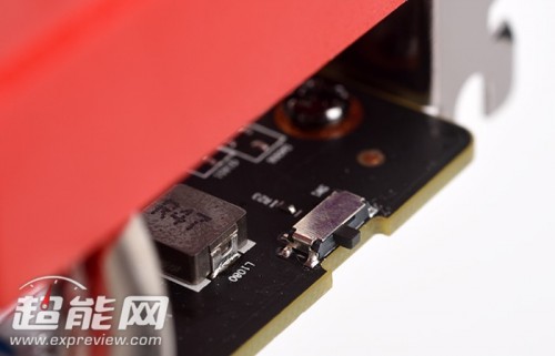 XFX Radeon R380 lässt sich per Schalter zu einer R380X upgraden