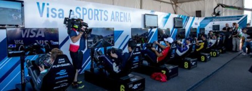 Sim-Racer treten auf der CES gegen Formel-E-Piloten an