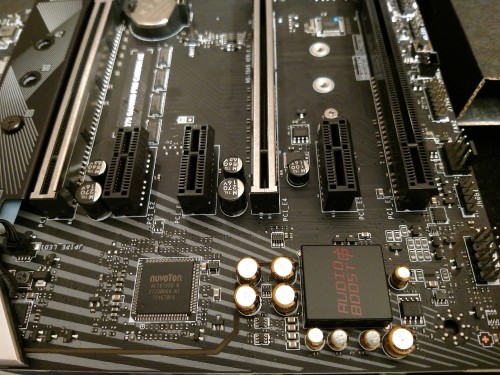 22. MSI Z370 Gaming Pro Carbon AC PCIe Audio Boost