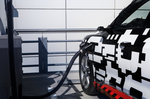 Audi e-tron prototype: Charging