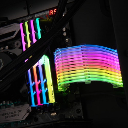 Lian Li Strimer: ATX-Kabel mit RGB-Beleuchtung