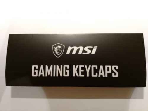 12. MSI GK70 Red Gaming Keycaps Verpackung