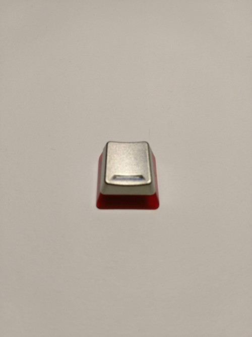 48.-MSI-GK70-Red-Metal-Keycap-Vorderseite.jpg
