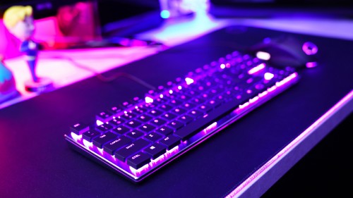 Cooler Master stellt neue Tastaturen aus gebürstetem Aluminium vor