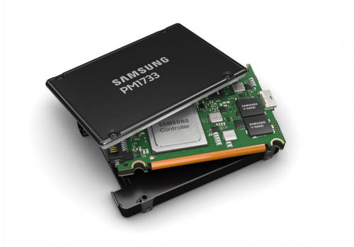 Samsung PM1733: PCIe-4.0-SSD mit bis zu 30 TB Speicher