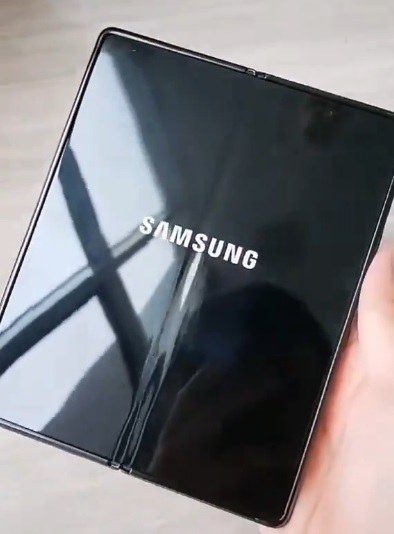 Samsung Galaxy Fold Z2: Unschöner Knick mitten im Display?