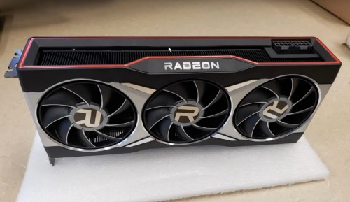 AMD Radeon RX 6000: Erstes Custom-Design mit drei Lüftern aufgetaucht