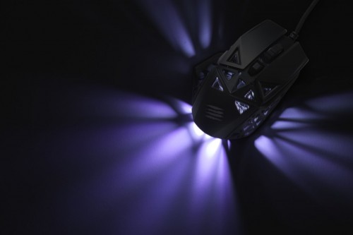 Mad Catz M.O.J.O. M1: Gaming-Maus mit RGB-Beleuchtung und 12K-DPI-Sensor