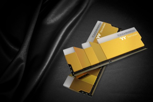 Theramltake TOUGHRAM RGB Metallic Gold DDR4 Memory Kit 3,600Mhz 16GB (8GB x2) 1 (Groß)