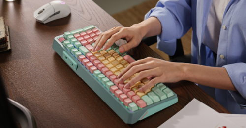 Cooler Master MK770 Hybrid Wireless Keyboard mit samtweichem Tippgefühl