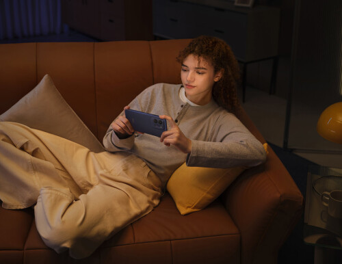 POCO-C95-Pro_Lifestyle_Nighttime-Eye-care-display.jpg